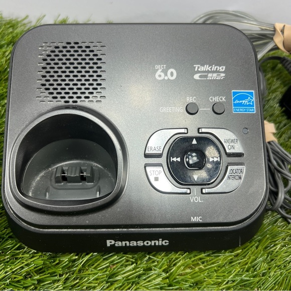 Panasonic KX-TG9331T  1.9 GHz Trio Handsets Single Line Cordless Phone + 3 Base - Picture 6 of 9